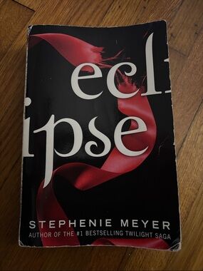 Eclipse 
STEPHENIE MEYER